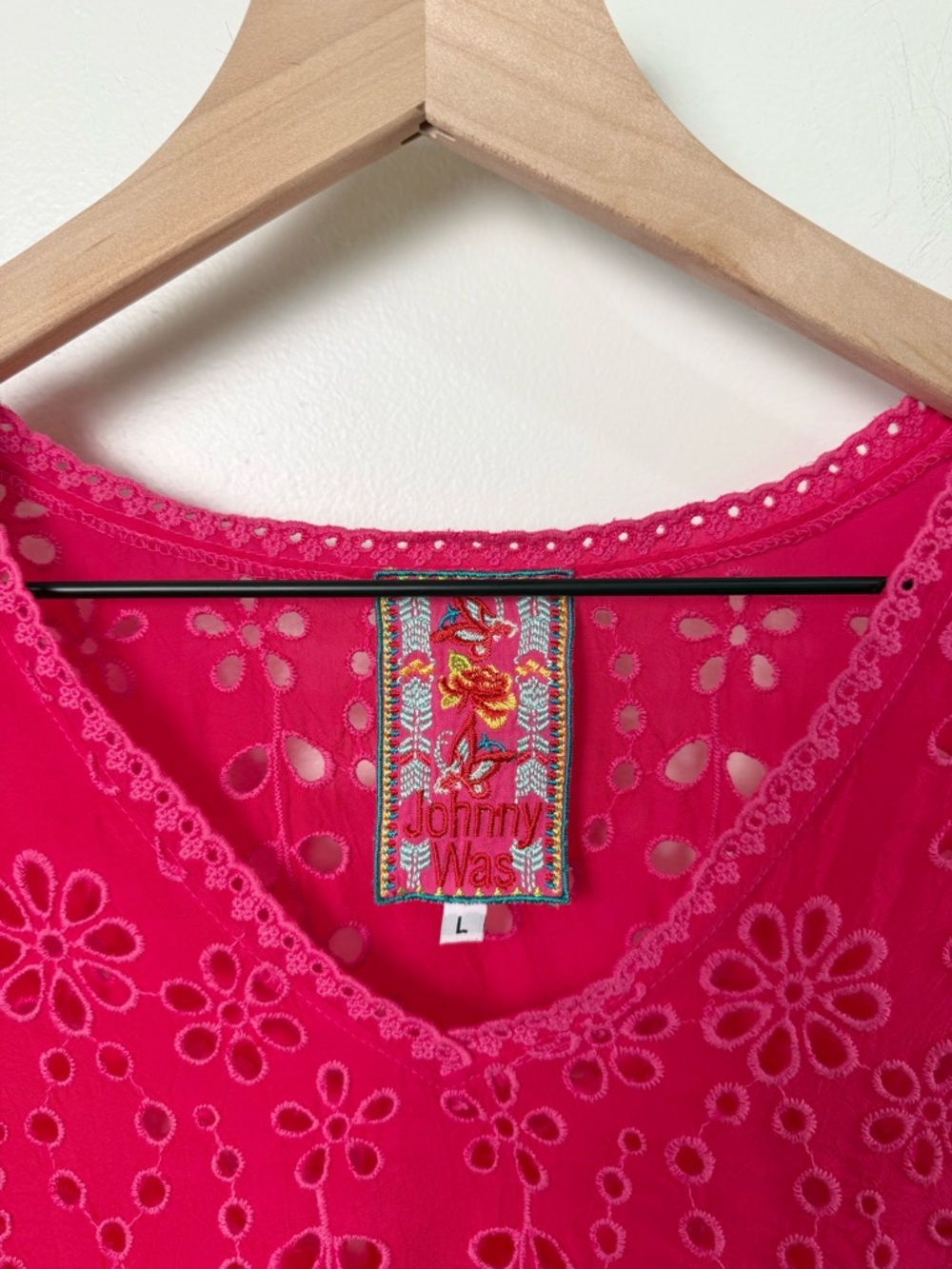 Johnny Was Embroidered Eyelet Top Pink V-Neck Blouse Rayon Boho Short Sleeve L - Picture 2 of 5